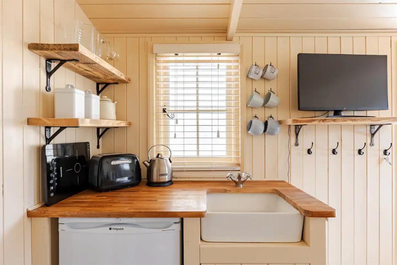 Shepherd'S Hut, Μπαθ Εξωτερικό φωτογραφία